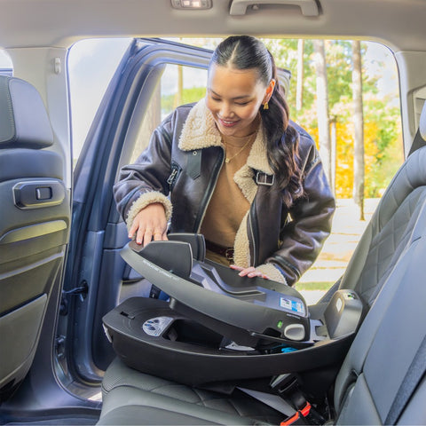 Evenflo Revolve180 LiteMax NXT Rotating Infant Car Seat with SensorySoothe - Feature Image 1