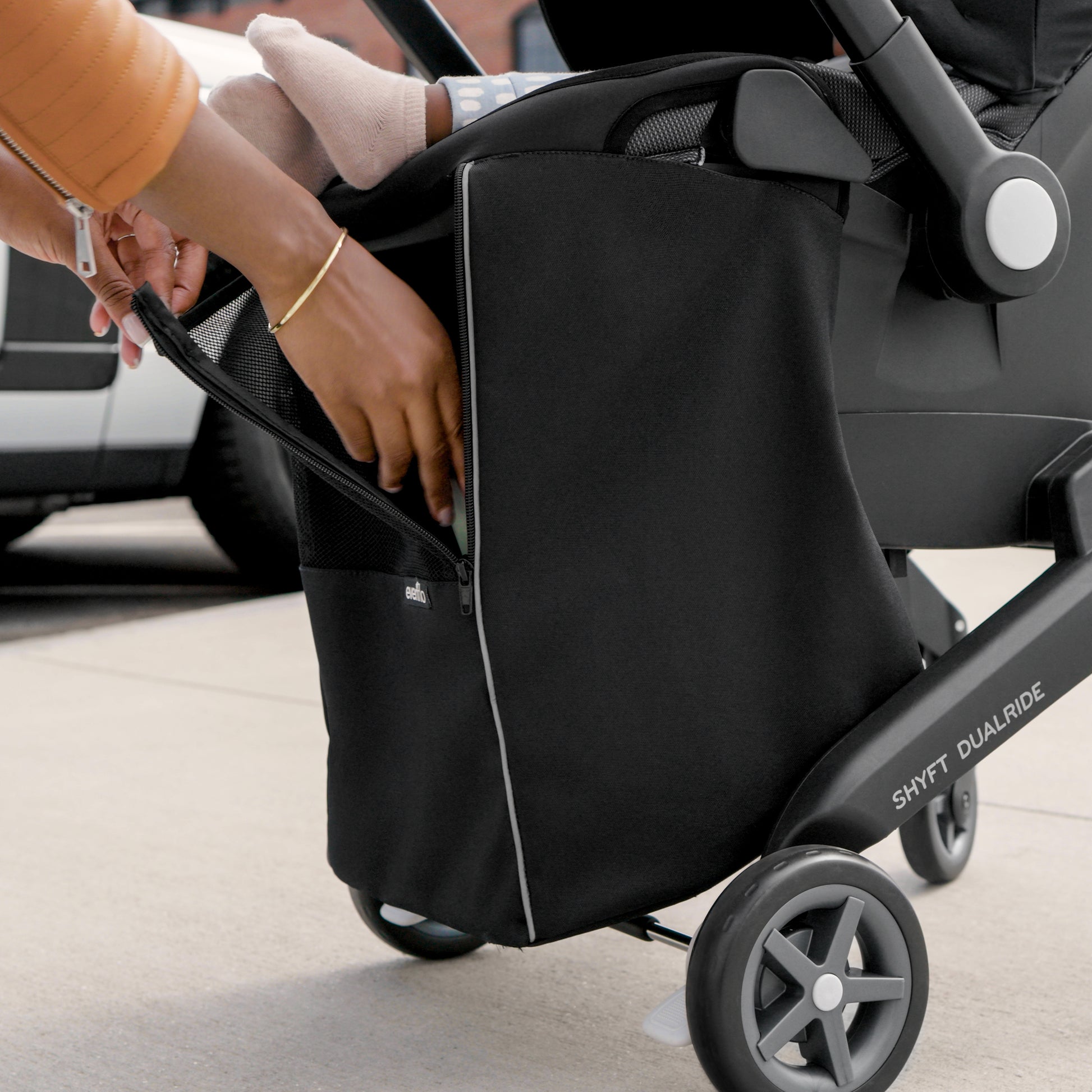 https://www.evenflo.com/cdn/shop/products/37312473_37_Core_Plus_Shyft_DualRide_Infant_Car_Seat_and_Stroller_Combo_with_Carryall_Storage_Bag_Boone_Lifestyle_Carryall_Storage_Bag.jpg?v=1697832980&width=1946